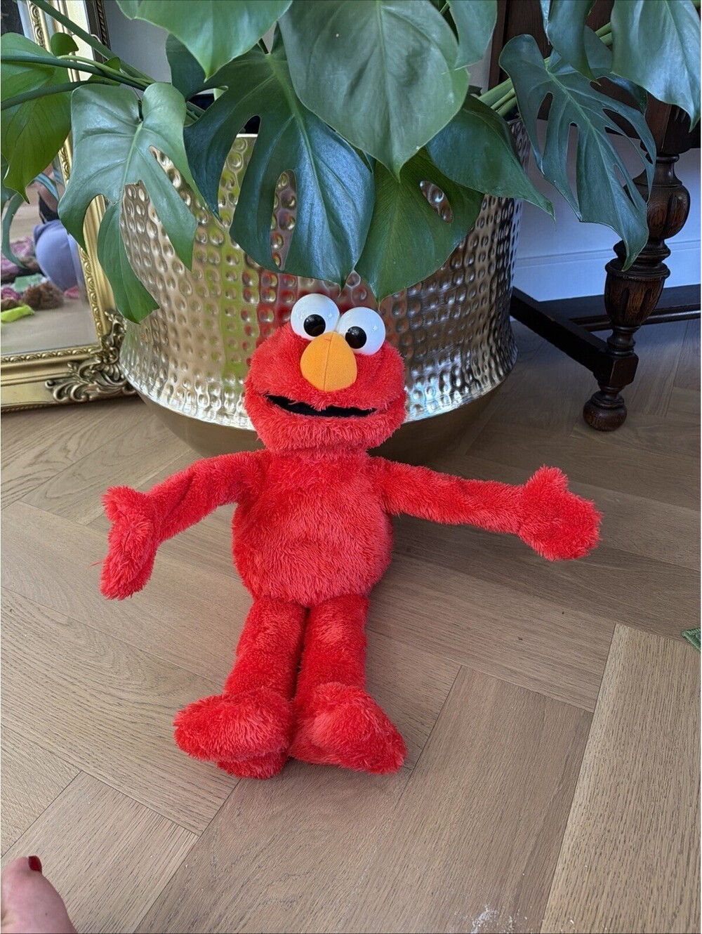 Hasbro Sesame Street 2012 Big Hugs Plush Elmo Toy Sleeps Sings & Talks 22"